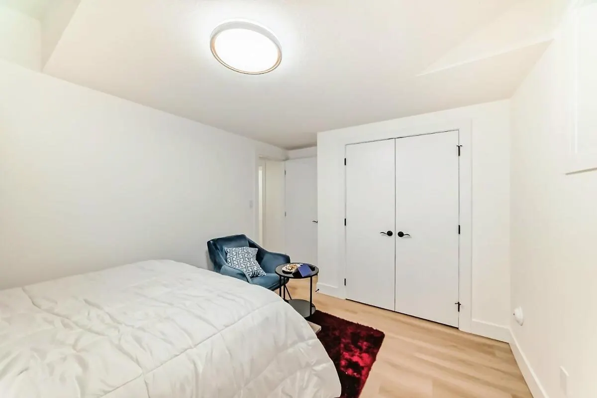 Ola'S Place Edmonton